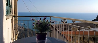 Snow White's Sea View over the 5 Lands