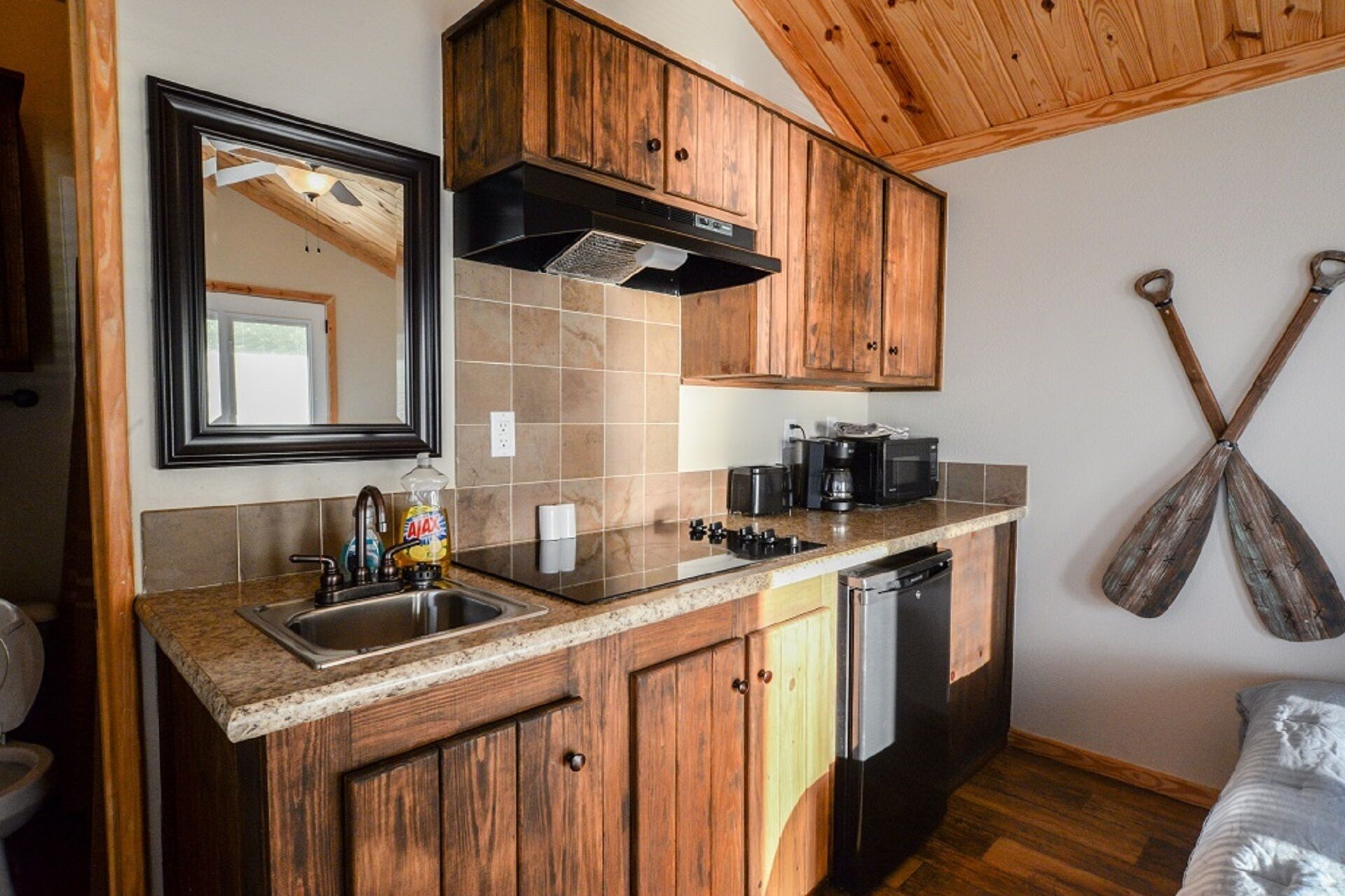 Shore Side Cottage for Two!