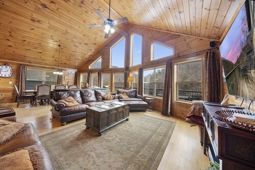 "Blue Water Lodge" Jump'n Bridge, billiards, hot tub, dock, community pool