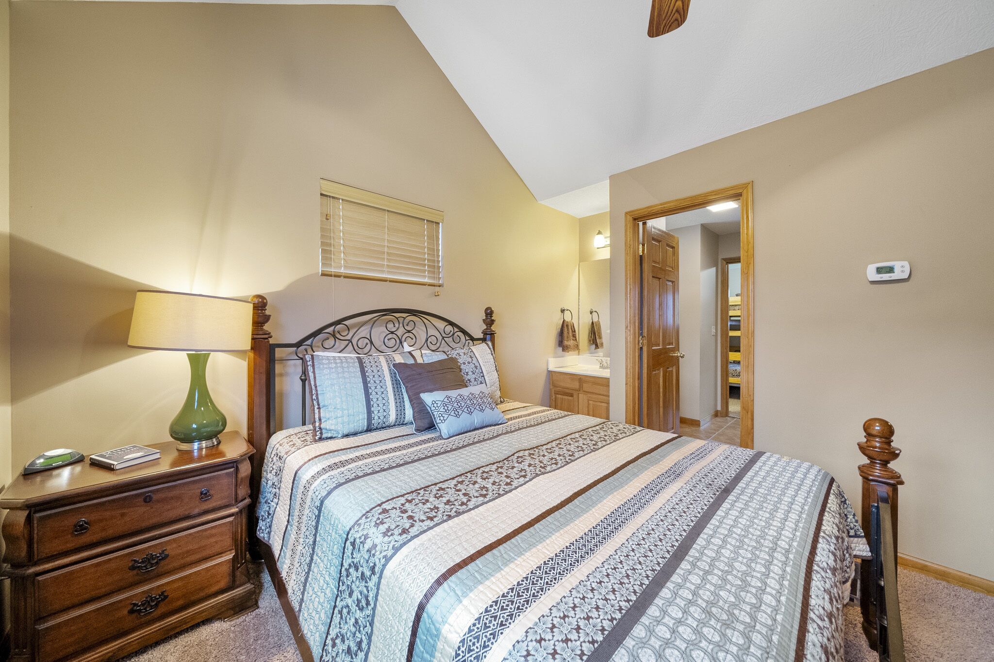 6 bedrooms, free WiFi, bed sheets