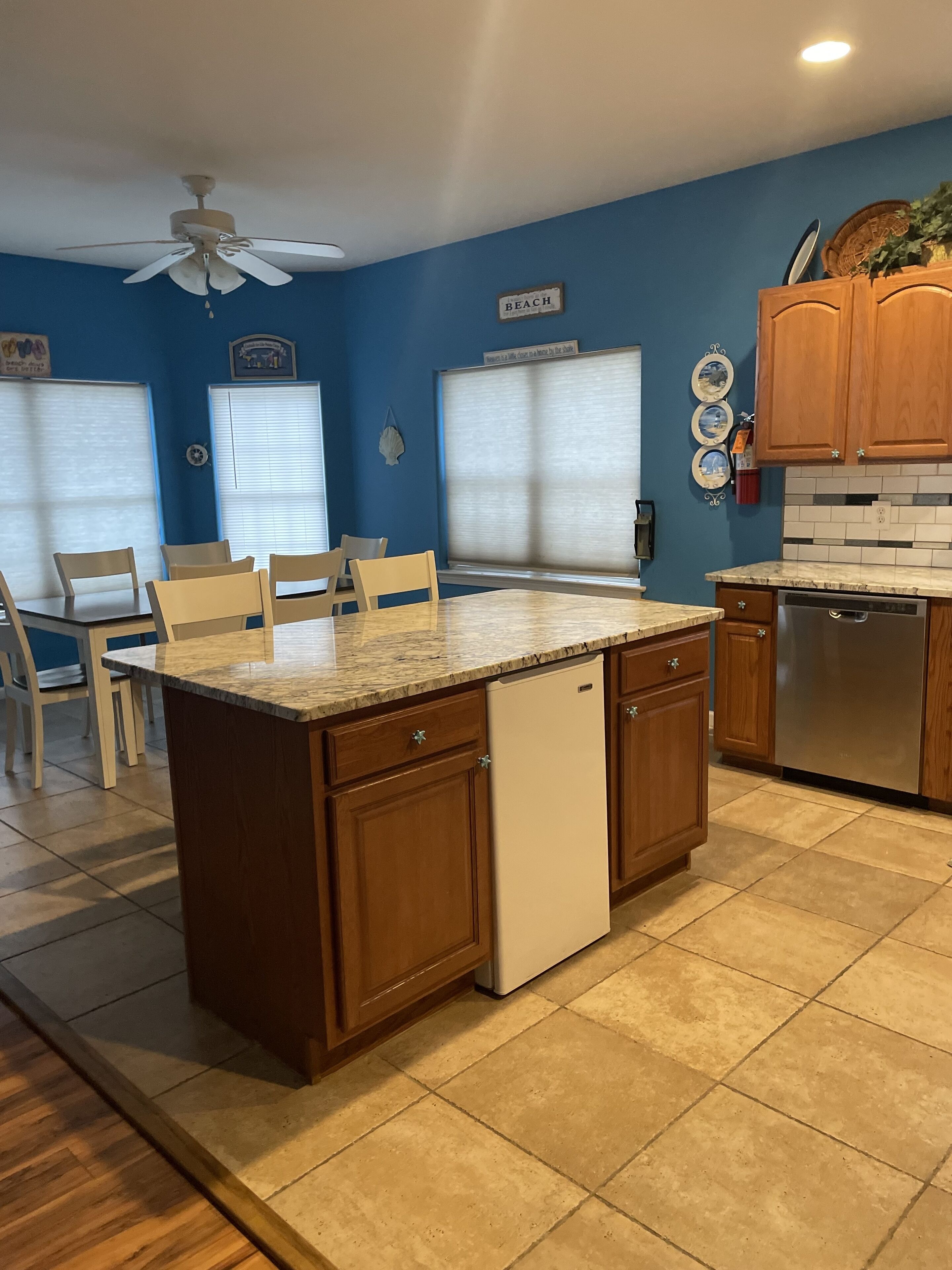 Close To The Beach & Convention Center - Pefect Location to Boardwalk 