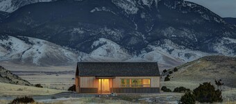 Secluded Tiny House with Immaculate Mountain Views. Perfect for couples!