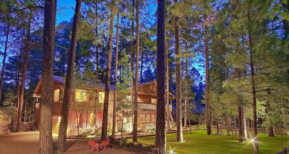 AMAZING CABIN IN THE WOODS + PETS OK + CLOSE TO EVERYTHING + ROOM FOR EVERYONE