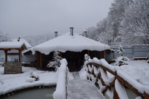 Property grounds - Ryabinovie Busy Guest House (Kamennomostskiy)