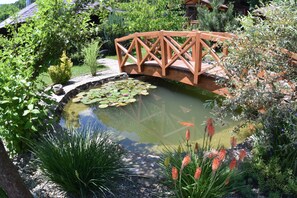 Garden - Ryabinovie Busy Guest House (Kamennomostskiy)