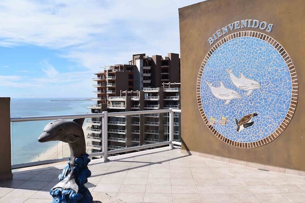 Bienvenidos to this magnificent Penthouse