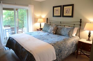 4 camere, una scrivania, ferro/asse da stiro, culla da viaggio