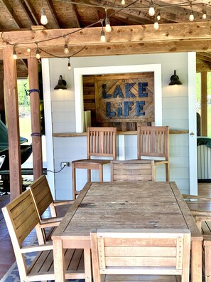 Outdoor dining - Amazing Views at Dragonfly! HOT TUB! Kayaks, BOUNCER w Slide, SUP's, Fire Pit!  (Bracey)