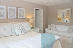 4 bedrooms, desk, iron/ironing board, travel crib - Amazing Views at Dragonfly! HOT TUB! Kayaks, BOUNCER w Slide, SUP's, Fire Pit!  (Bracey)