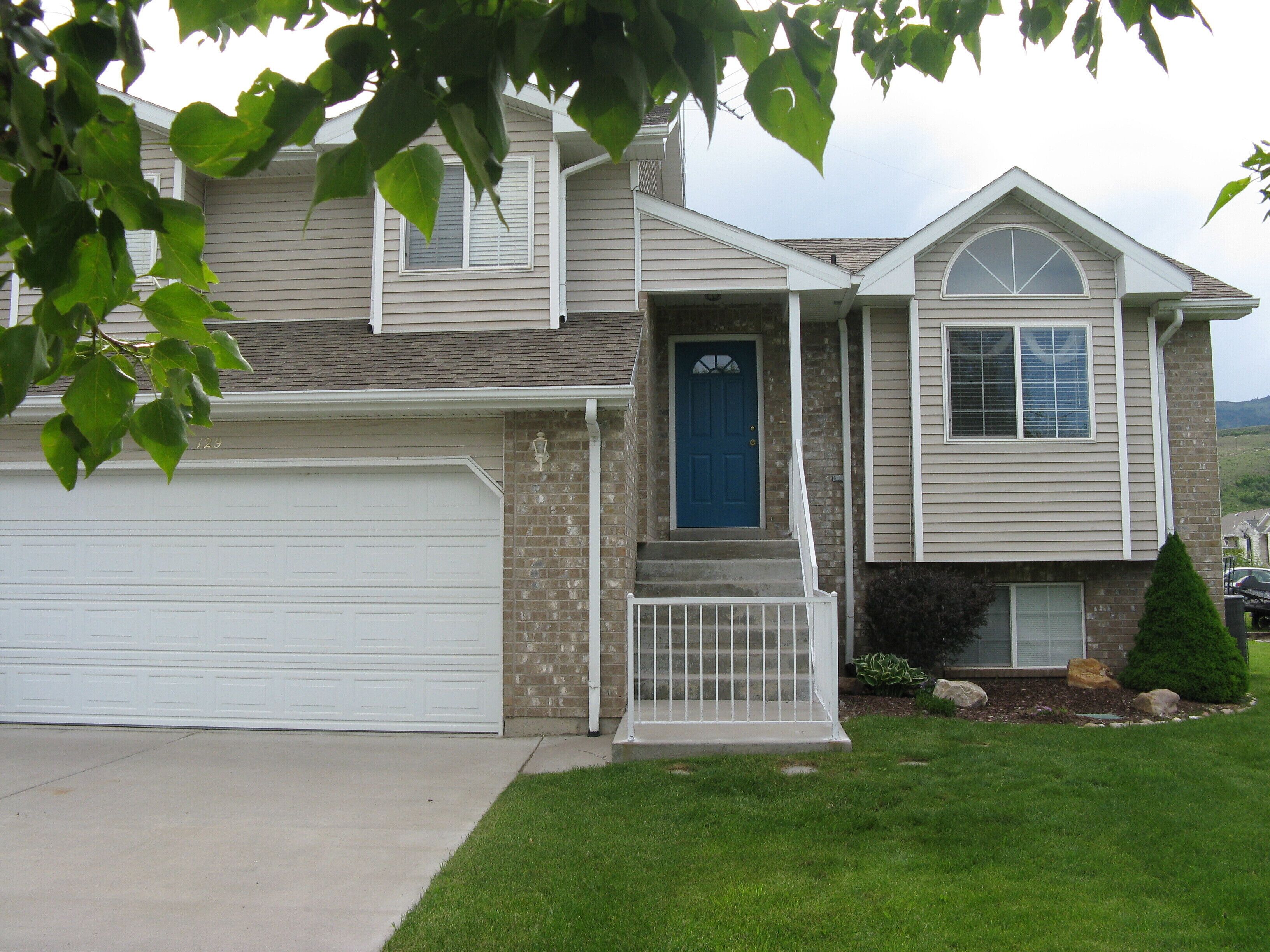 The "Lake House"    Walk to Town and Lake    Great Family Home with WiFi