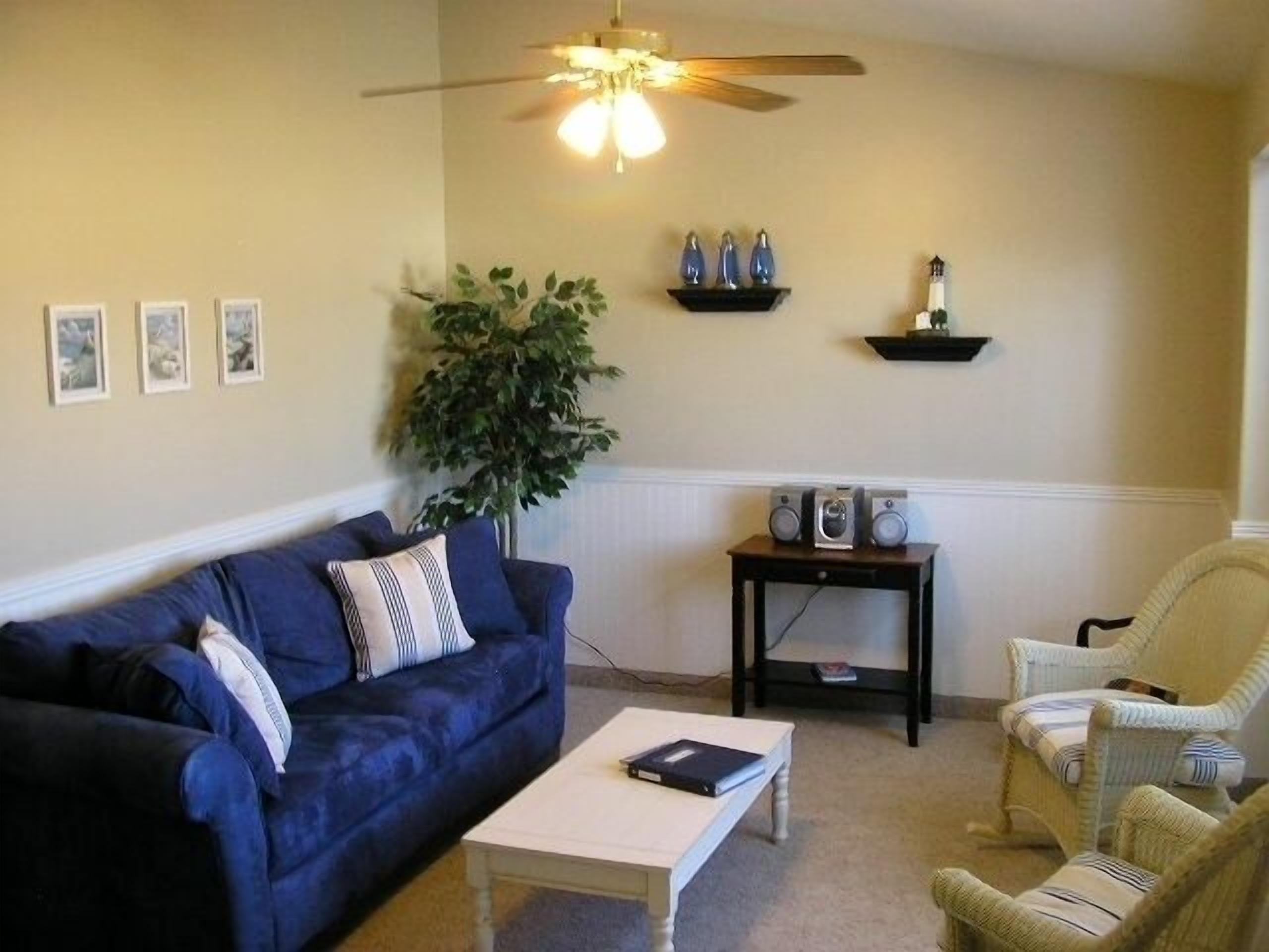 The "Lake House"    Walk to Town and Lake    Great Family Home with WiFi