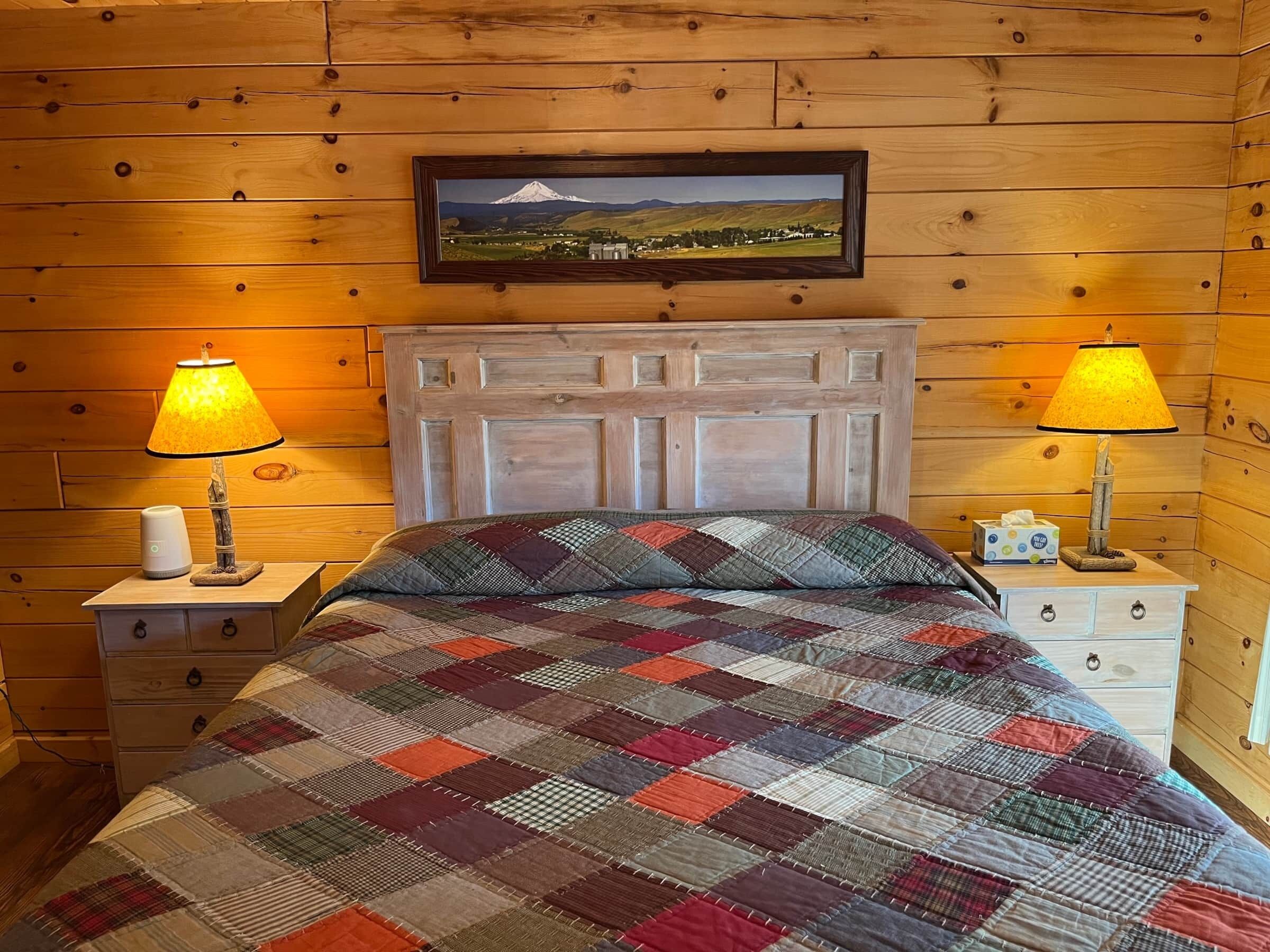 Cozy Log Cabin at Hartland Lake