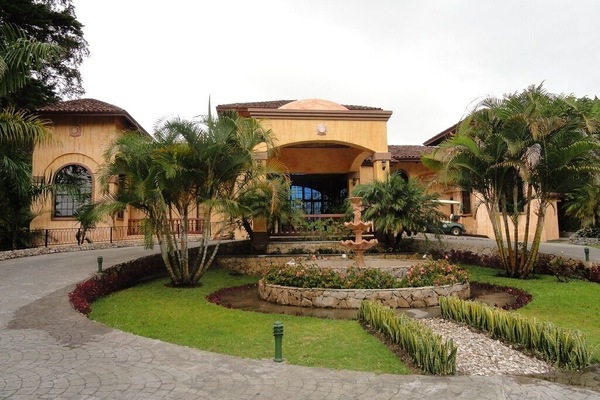 Valle Escondido Resort Club House