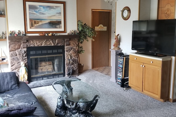 beach house has 3-bedrooms, 2-full baths + outdoor shower. this is living room.