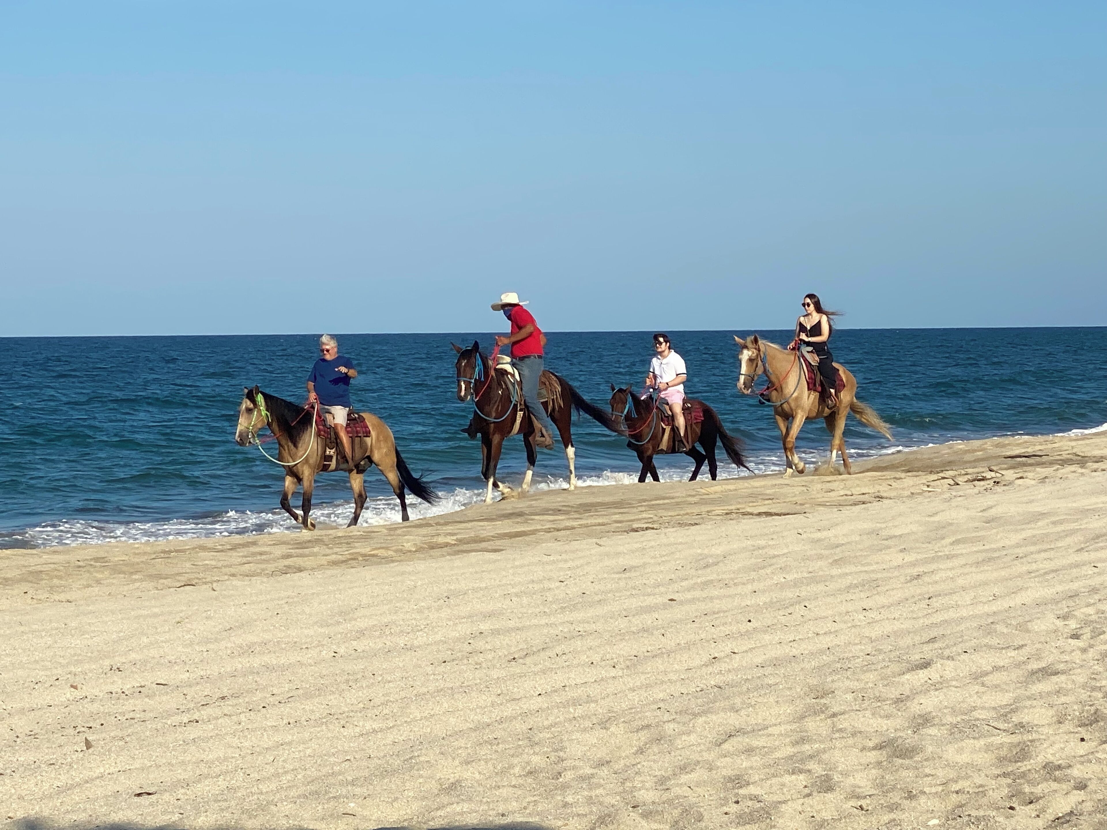 Am Strand, Liegestühle, Strandtücher