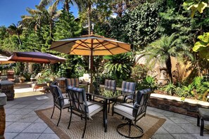 Outdoor dining - UNEQUALLED LUXURY VILLA @ BEACH 7000ft² 180°VIEW (Laguna Beach)