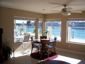 Dining - Kings View Spectacular Beachfront !  15 ft from the Water  #101 (lake havasu city)
