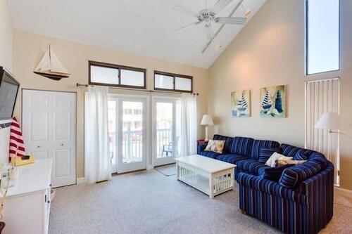 Großes Stadthaus mit 3 Etagen - 4 Schlafzimmer, Familienzimmer, Höhle auf unterer Ebene sowie 6 Fernseher.