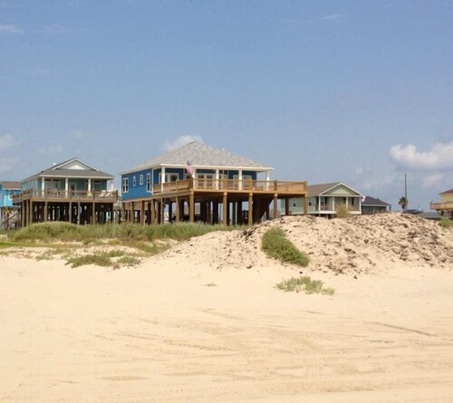 Upea Ocean Front Beach Home 