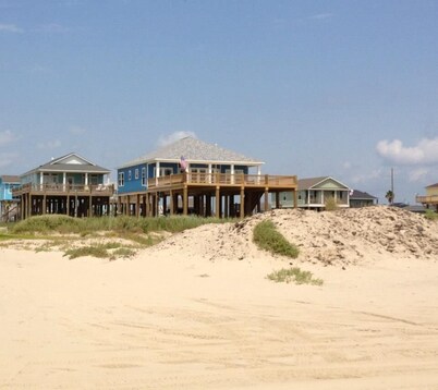 Beach Front Home, Huge Deck, Sleeps 12