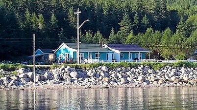 Idyllic, sparkling clean ocean/beach cottage for your spontaneous getaway. 