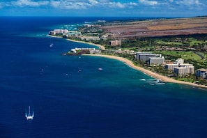 Beach nearby, sun-loungers, beach towels