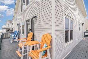Terrace/patio - 🌞🌞 NEW, DISCOUNTED SUMMER WEEKS- LIMITED TIME* OCEANVIEW*2 GOLF CARTS*LINENS🌊 (Myrtle Beach)