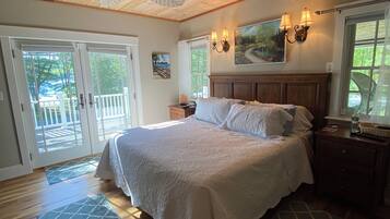 4 dormitorios, escritorio, tabla de planchar con plancha y cuna de viaje