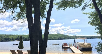 Lujoso, casa de 4 estaciones frente al mar en Long Lake, Sebago Lake Regiones en Maine