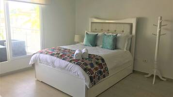 7 Schlafzimmer, Zimmersafe, Bügeleisen/Bügelbrett, WLAN