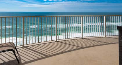 Vue magnifique au 19Úme étage - Grand balcon - Unité d'extrémité - Bien entretenu - Grands équipements