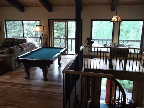 March 21-28 special! Ski in Great room, Hot tub, Pool Table, Foosball