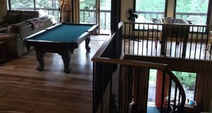 March 21-28 special! Ski in Great room, Hot tub, Pool Table, Foosball