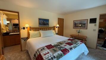 5 bedrooms, desk, iron/ironing board, travel cot