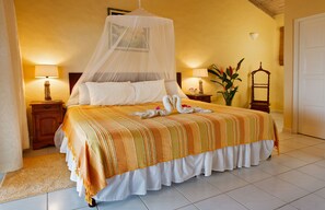 5 Schlafzimmer, Zimmersafe, Schreibtisch, Bügeleisen/Bügelbrett