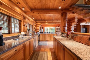 Frigorífic, microones, forn i placa de cuina 