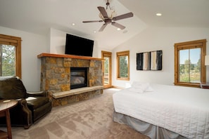 5 bedrooms, desk, iron/ironing board, free WiFi