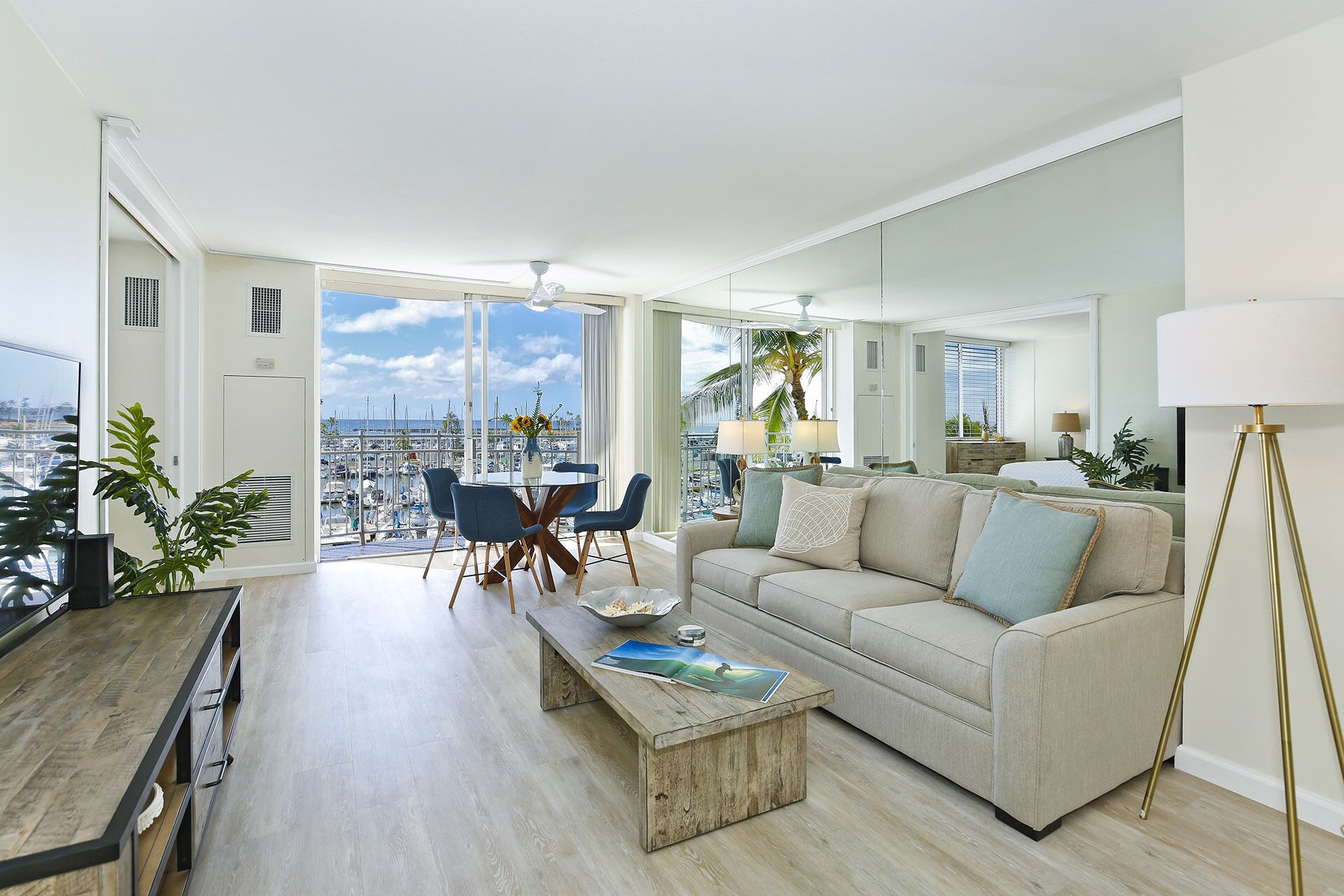 Waikiki Marina & Ocean Views! Easy Walk to Beach! Washlet!