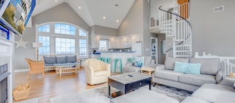 SUMMER SAVINGS - Soundfront Dog Friendly w/ Pool, Hot Tub, Windsports Access