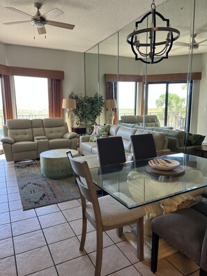 Smart-TV, DVD-spiller og stereoanlegg