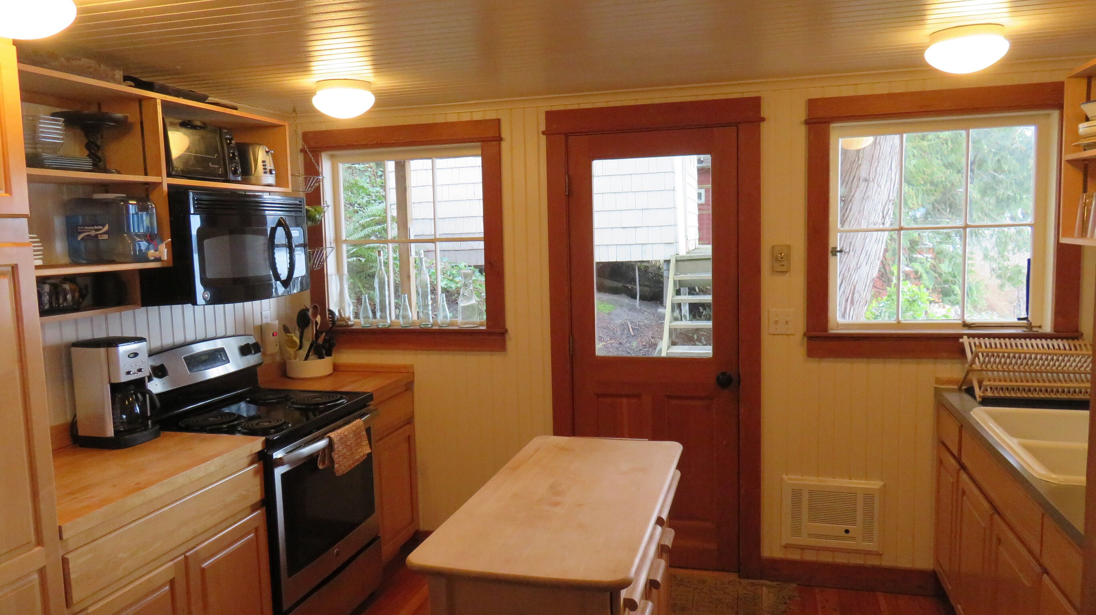 Rustic 1935 Walk-in Waterfront Cabin on Colvos Passage