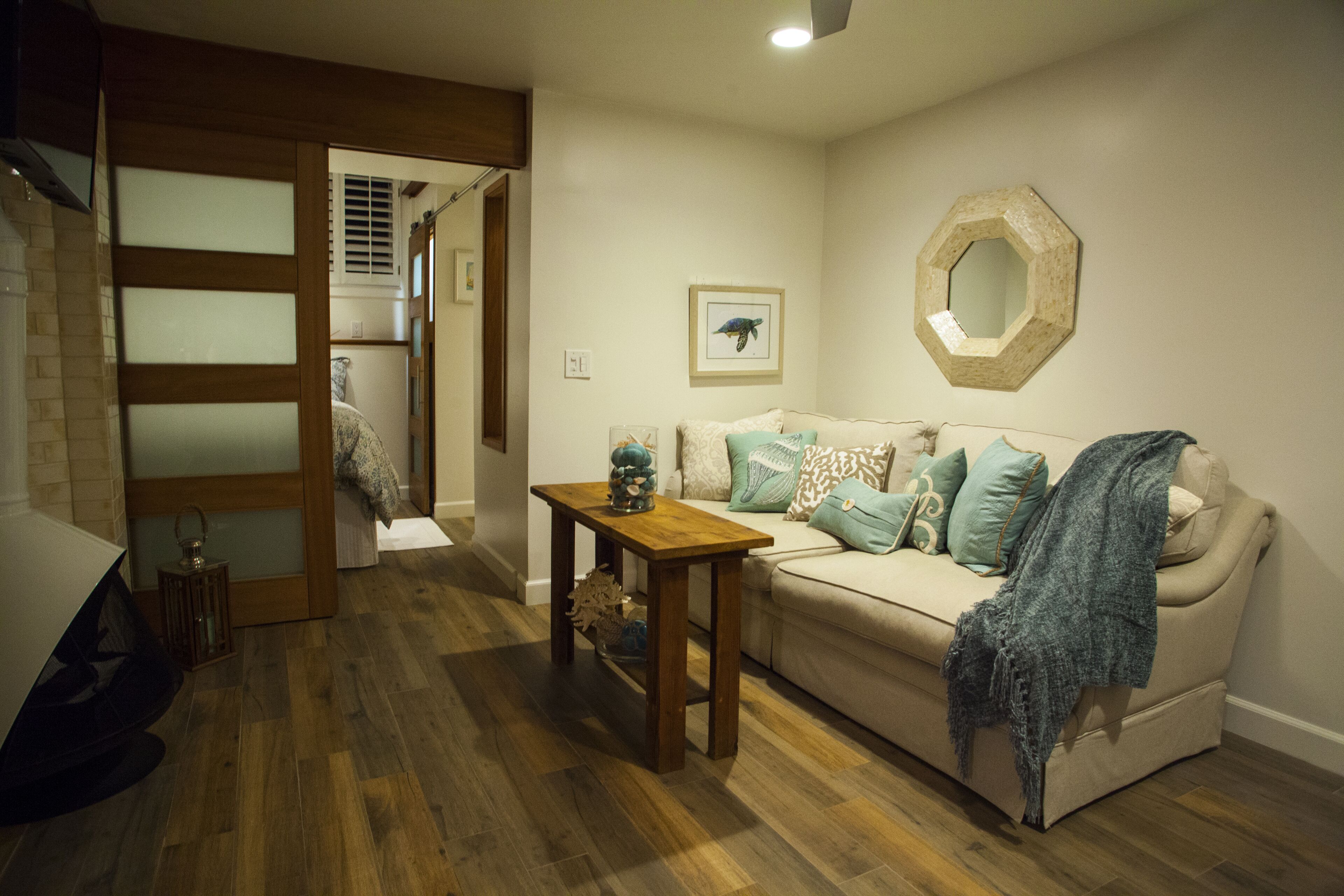 MicroLux with it All- WiFi, Smart TV, BBQ, W&D, AC, FP, Parking- Close to Beach!