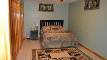 5 bedrooms, travel crib, WiFi, bed sheets