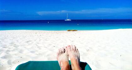 Grandview Penthouse 3 Bedroom plus bonus 4th bedroom Beach Front on Grace Bay