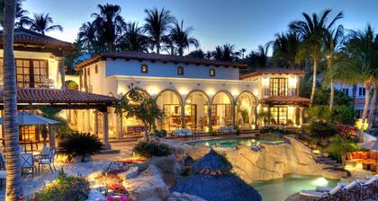 CASA ENCANTO
Luxury Oceanfront Villa.Chef service for Breakfast Lunch included.