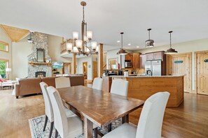 Dining - Mountaintop Oasis:  Family Fun, Paved Access, Very Close to Town and Blue RidgeP (Waynesville)