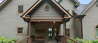 Mountaintop Oasis:  Family Fun, Paved Access, Very Close to Town and Blue RidgeP