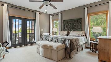 3 室のベッドルーム、デスク、アイロン / アイロン台、旅行用ベビーベッド