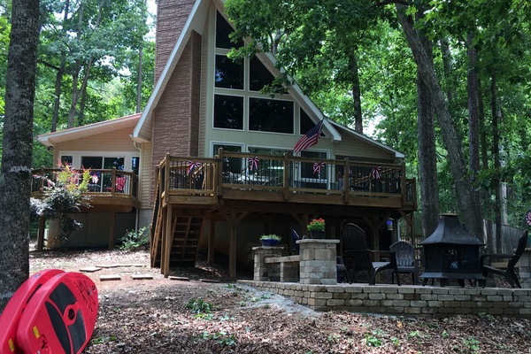 Welcome to LAKE PLACE RETREAT!