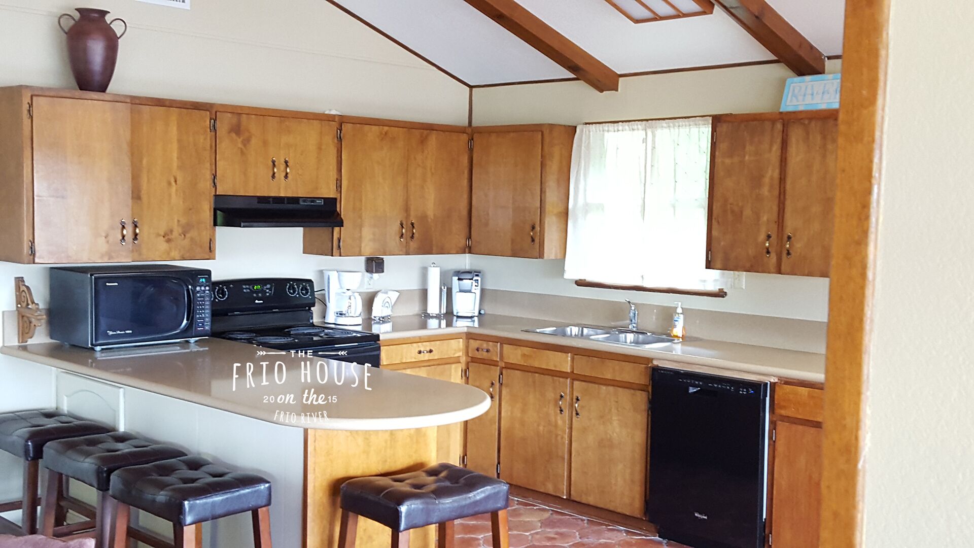 RIVERFRONT! - The Frio House - Riverfront property on the Frio River